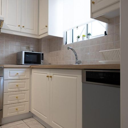Spacious Apartment Close To The Sea And The City Center Athén Kültér fotó