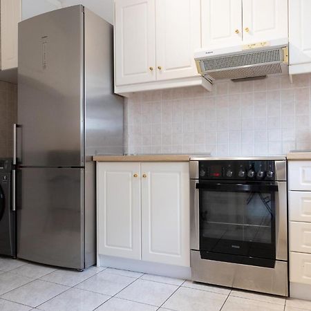 Spacious Apartment Close To The Sea And The City Center Athén Kültér fotó