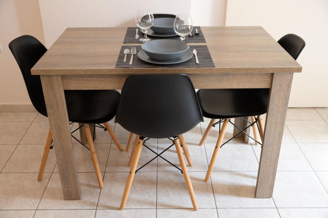 Spacious Apartment Close To The Sea And The City Center Athén Kültér fotó