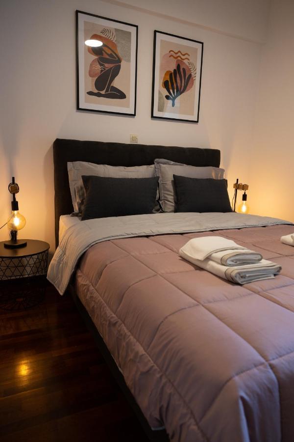 Spacious Apartment Close To The Sea And The City Center Athén Kültér fotó