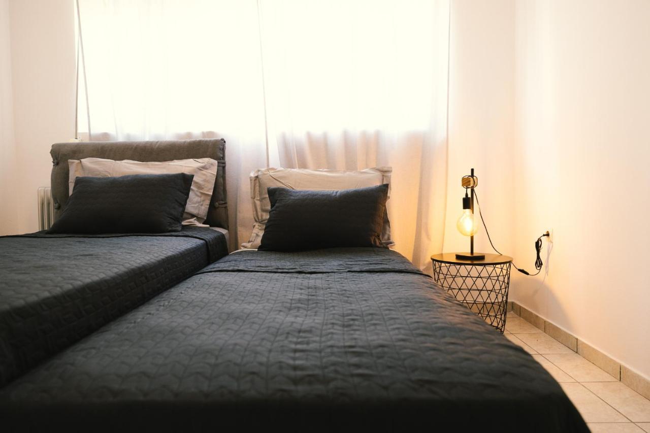 Spacious Apartment Close To The Sea And The City Center Athén Kültér fotó