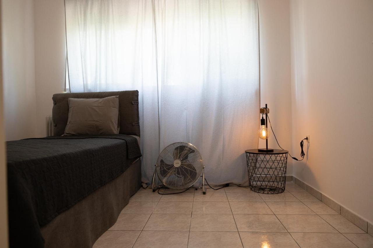 Spacious Apartment Close To The Sea And The City Center Athén Kültér fotó