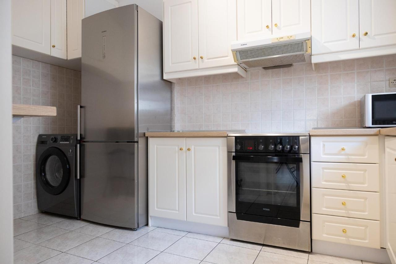 Spacious Apartment Close To The Sea And The City Center Athén Kültér fotó