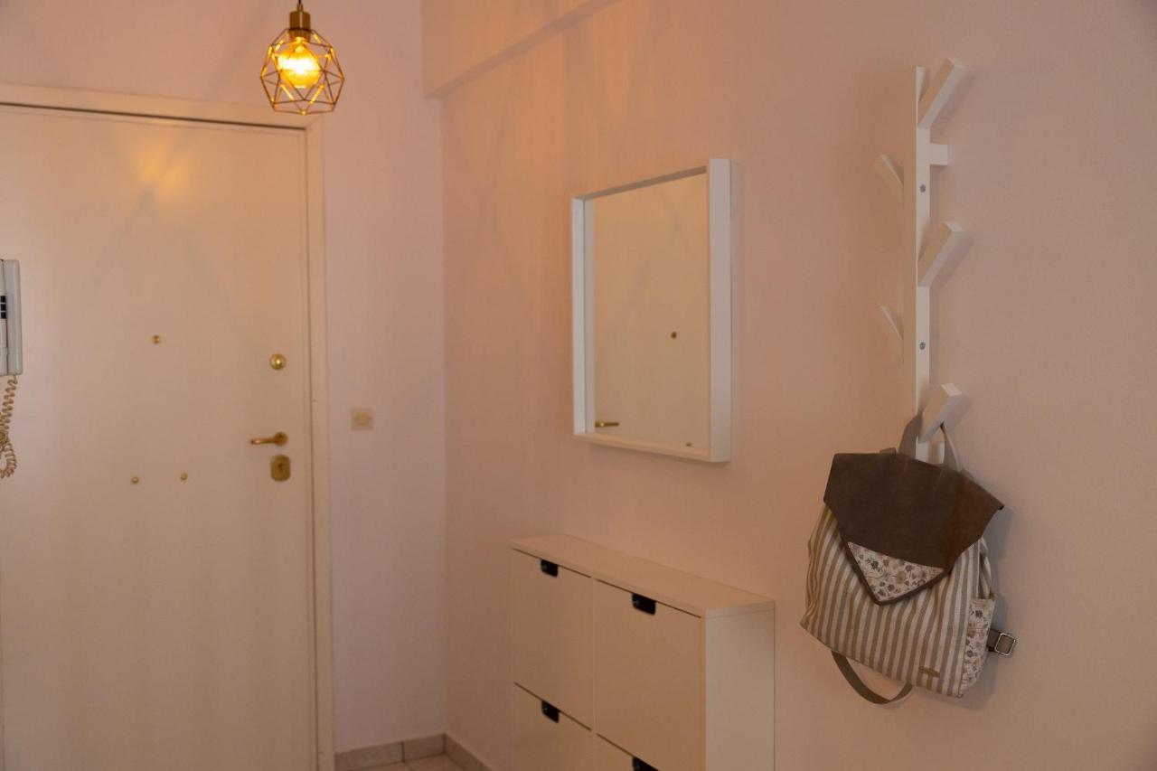 Spacious Apartment Close To The Sea And The City Center Athén Kültér fotó