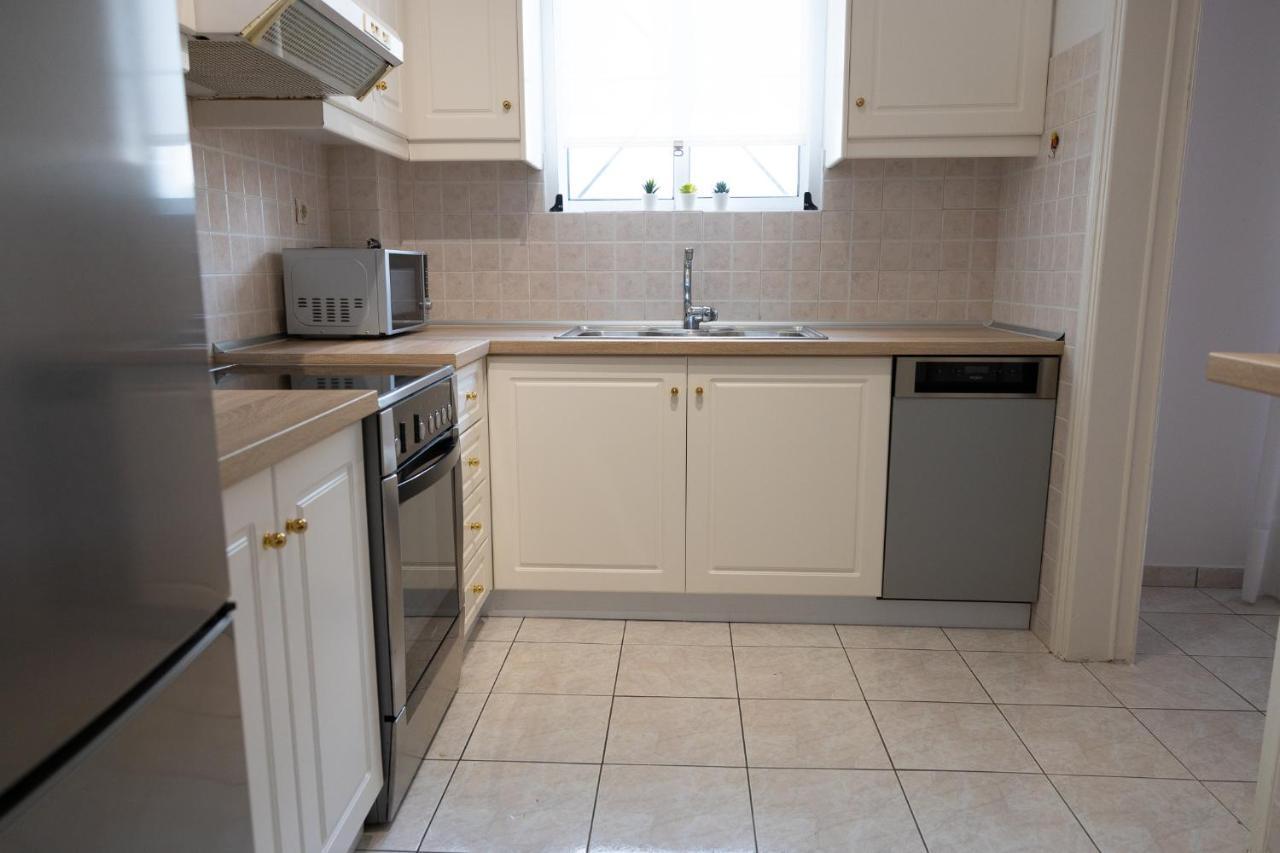 Spacious Apartment Close To The Sea And The City Center Athén Kültér fotó